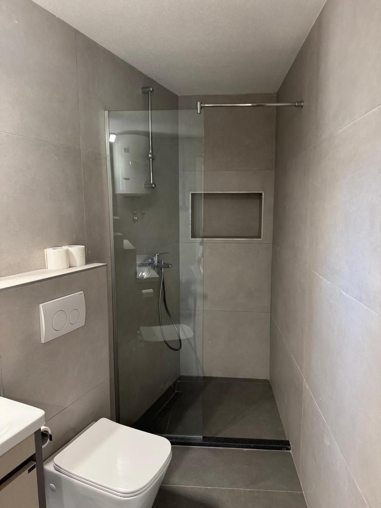 Berge Apartments โกตอร์ ภายนอก รูปภาพ